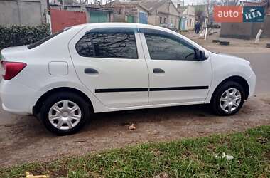 Седан Renault Logan 2013 в 