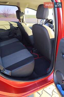 Седан Renault Logan 2014 в 
