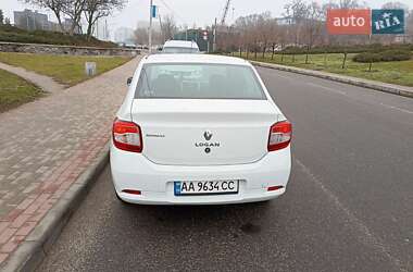 Седан Renault Logan 2015 в 