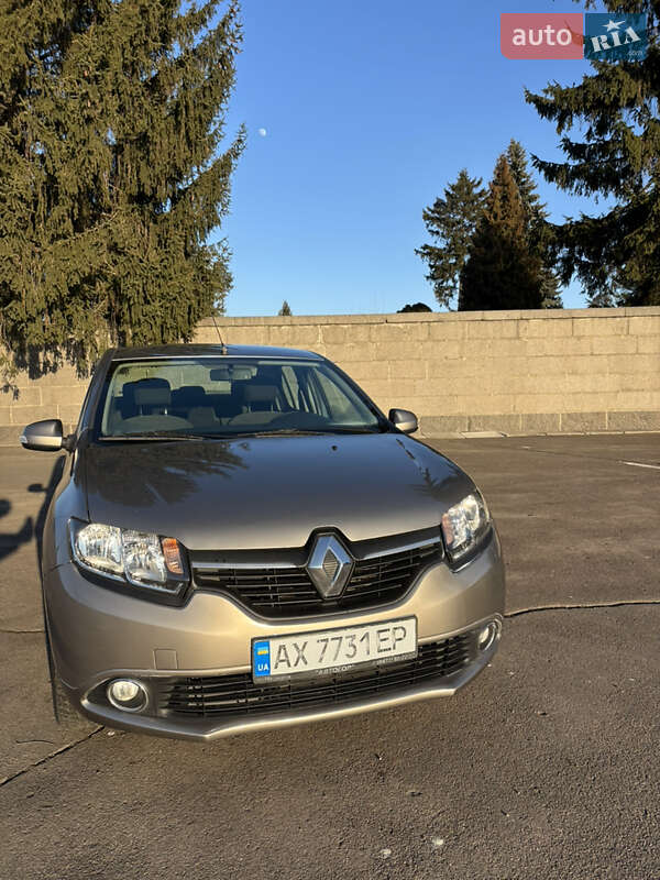 Седан Renault Logan 2015 в Ровно