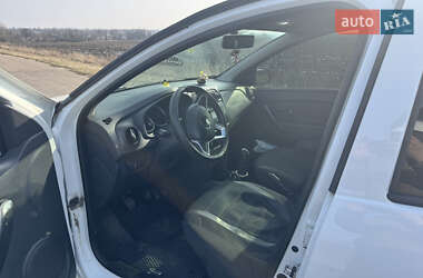 Седан Renault Logan 2017 в 