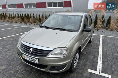 Седан Renault Logan 2012 в 
