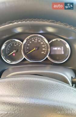 Седан Renault Logan 2015 в 