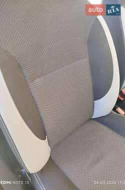 Седан Renault Logan 2015 в 