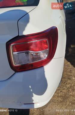 Седан Renault Logan 2015 в 