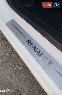 Седан Renault Logan 2015 в 