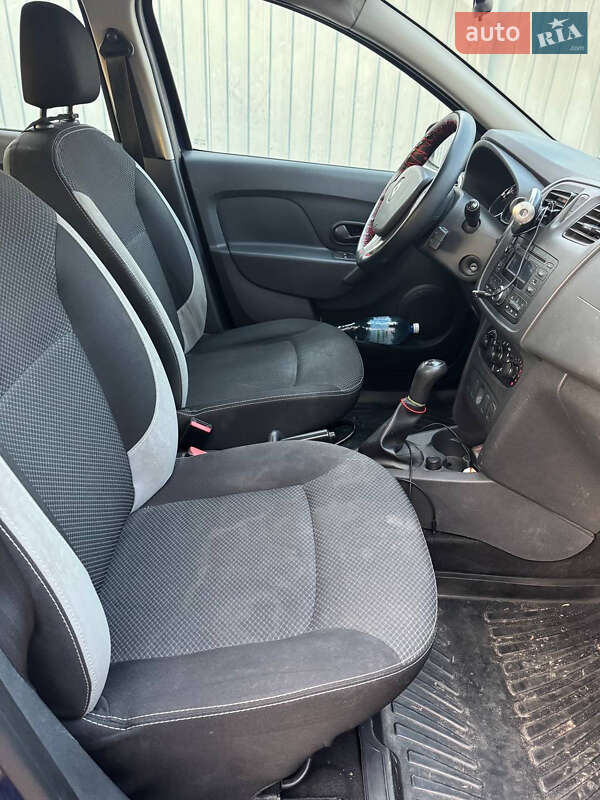 Седан Renault Logan 2015 в Києві