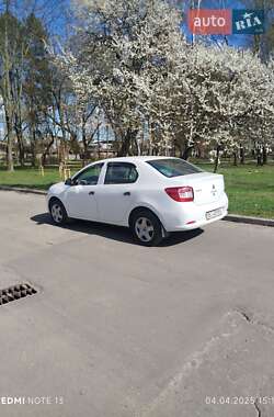 Седан Renault Logan 2015 в 