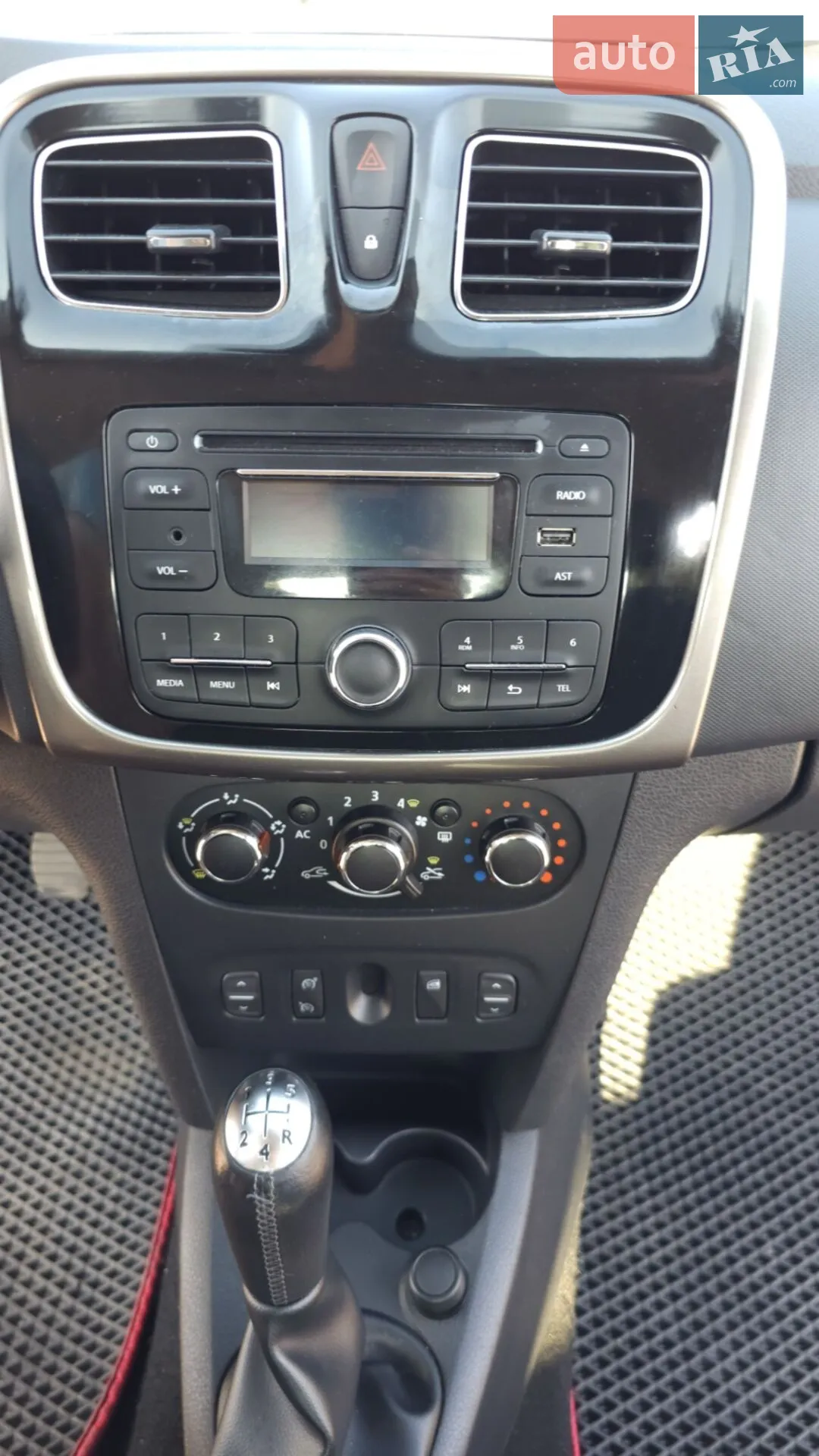 2013 Renault Logan - мініатюра 14