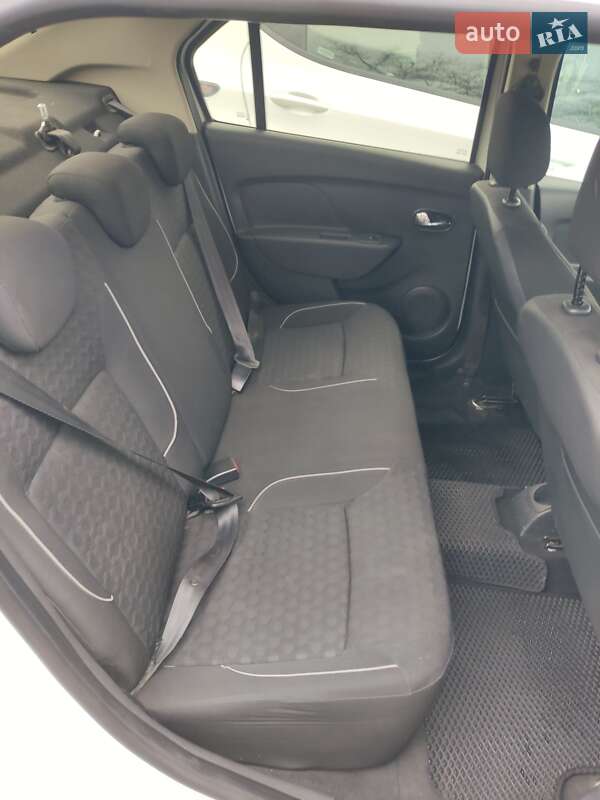 Седан Renault Logan 2013 в Миколаєві