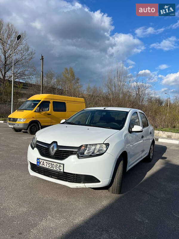 Седан Renault Logan 2013 в 