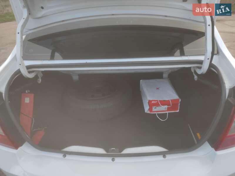 Седан Renault Logan 2012 в Прилуках