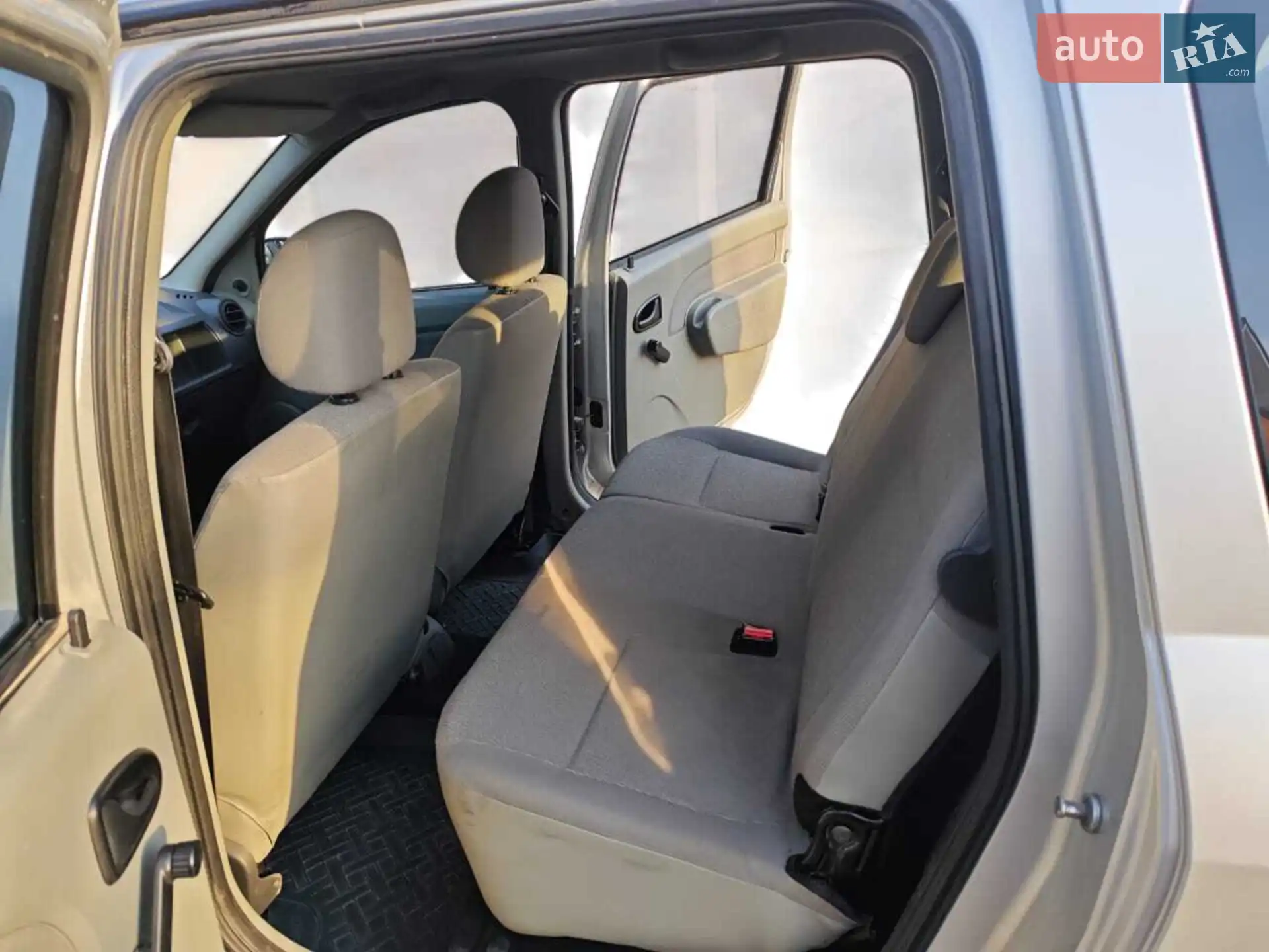 2010 Renault Logan - мініатюра 3