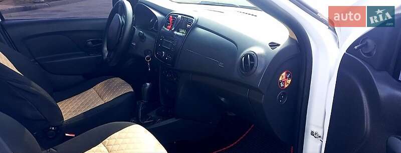 Седан Renault Logan 2013 в Кривом Роге