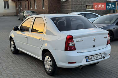 Седан Renault Logan 2012 в 