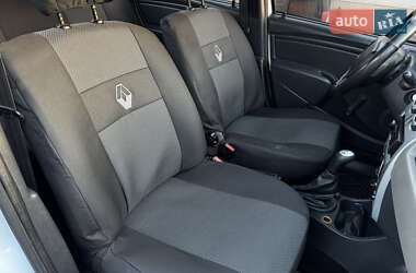 Седан Renault Logan 2012 в 