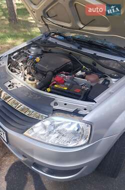 Седан Renault Logan 2011 в 