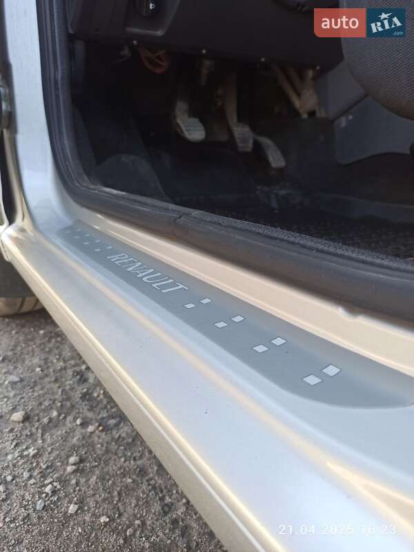 Седан Renault Logan 2012 в Дніпрі фото 15 Седан Renault Logan 2012 в Дніпрі