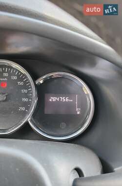Седан Renault Logan 2013 в 