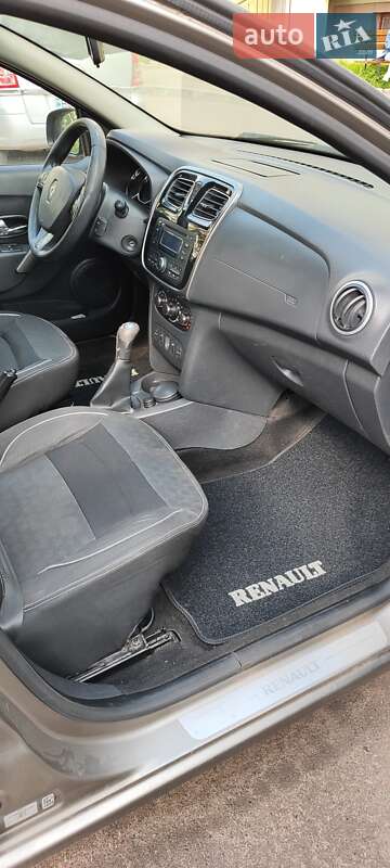 Седан Renault Logan 2013 в Дрогобыче