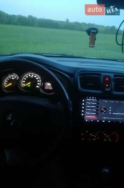 Седан Renault Logan 2013 в 