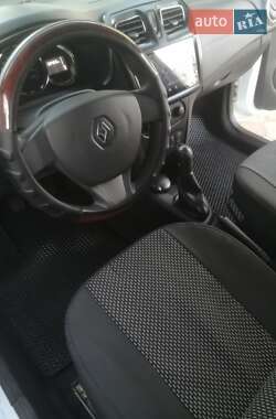 Седан Renault Logan 2013 в 
