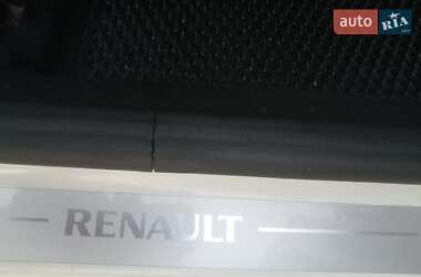 Седан Renault Logan 2013 в 