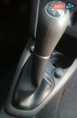 Седан Renault Logan 2013 в 
