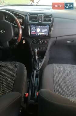 Седан Renault Logan 2013 в 