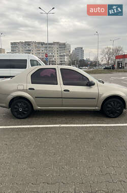 Седан Renault Logan 2009 в 