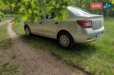 Седан Renault Logan 2014 в 