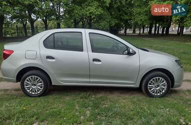 Седан Renault Logan 2014 в 