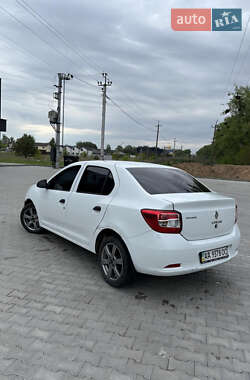 Седан Renault Logan 2013 в 