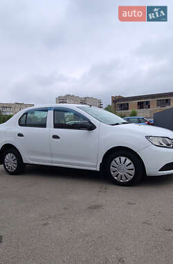 Седан Renault Logan 2013 в 