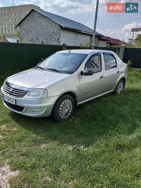 Renault Logan 2012
