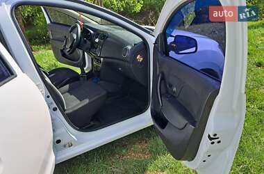 Седан Renault Logan 2013 в 