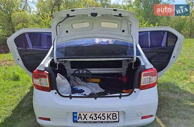 Седан Renault Logan 2013 в 