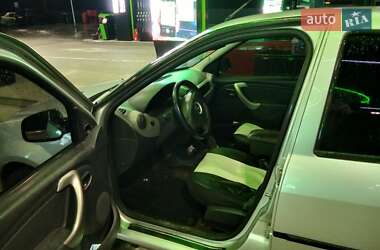 Седан Renault Logan 2010 в 