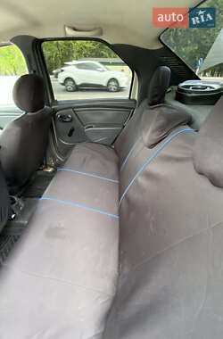 Седан Renault Logan 2010 в 