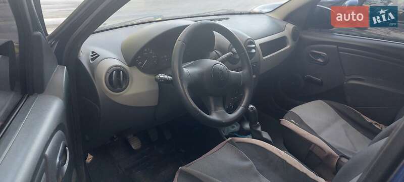 Седан Renault Logan 2009 в Чернигове