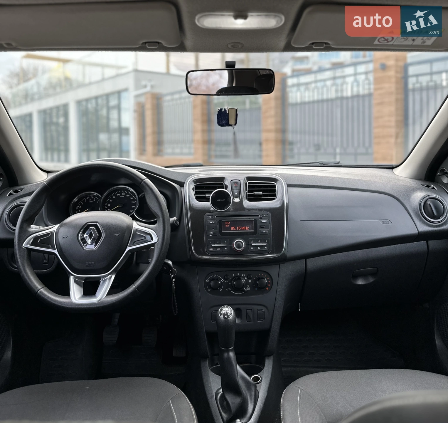 2017 Renault Logan - мініатюра 9
