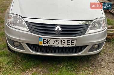 Седан Renault Logan 2012 в 