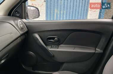 Седан Renault Logan 2016 в 
