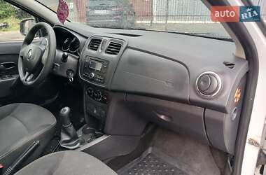 Седан Renault Logan 2016 в 