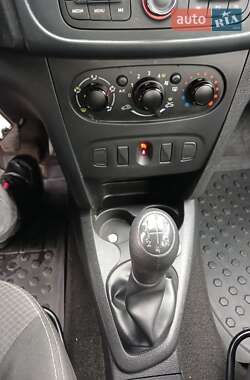 Седан Renault Logan 2016 в 