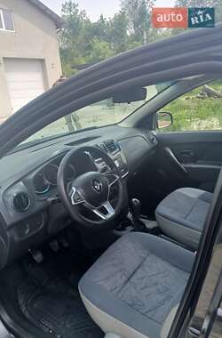 Седан Renault Logan 2017 в 