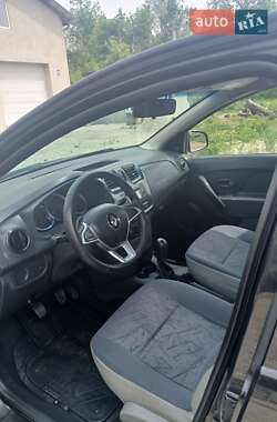 Седан Renault Logan 2017 в 