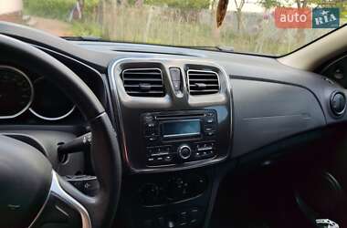 Седан Renault Logan 2017 в 