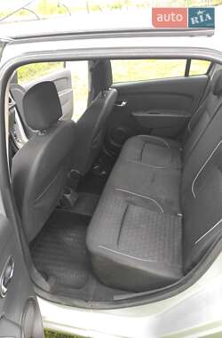 Седан Renault Logan 2013 в 