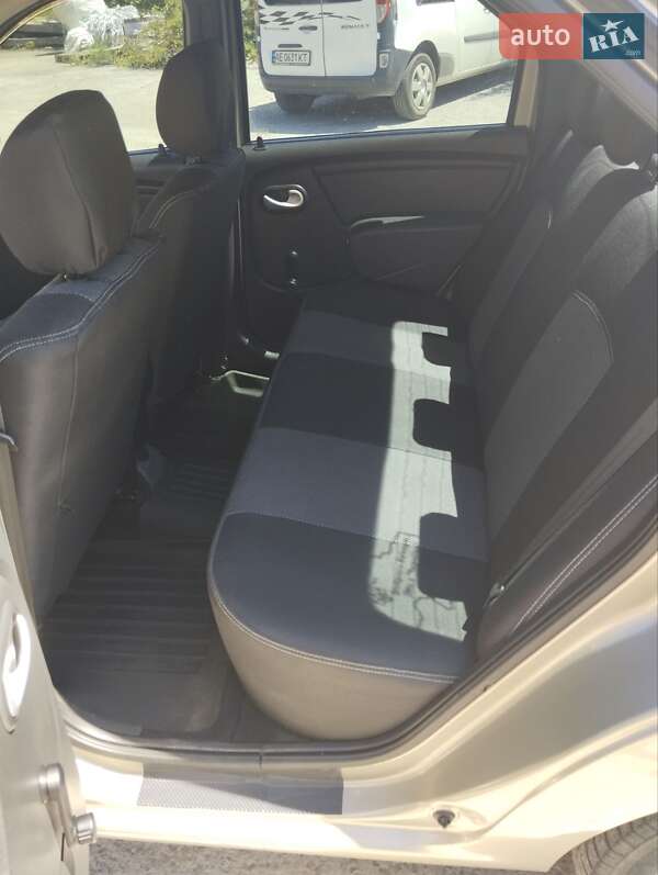 Седан Renault Logan 2009 в Днепре